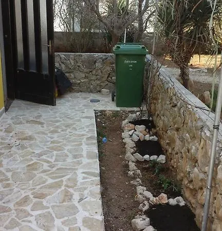 Batovanja Apartment *